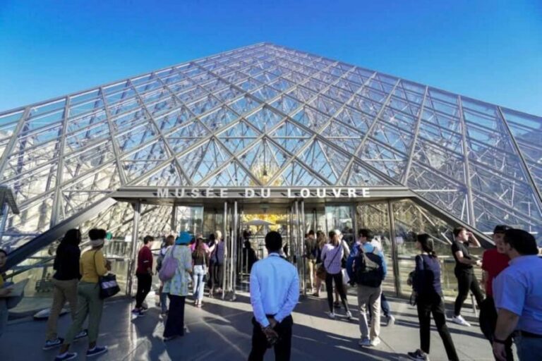 Paris: Louvre Museum Hosted Entry and Mona Lisa Audioguide - Mona Lisa First: Why the Host Pushes You Toward the Highlights