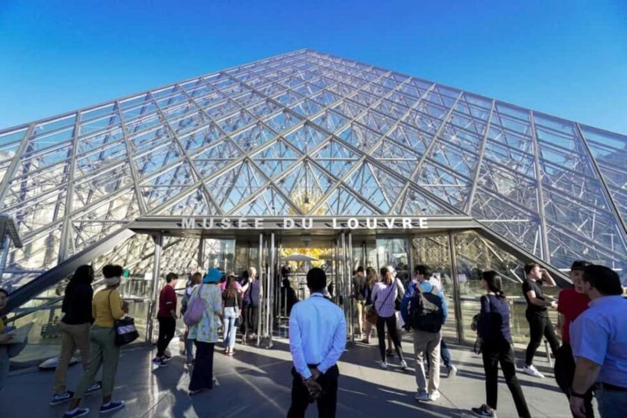 Paris: Louvre Museum Hosted Entry and Mona Lisa Audioguide - Mona Lisa First: Why the Host Pushes You Toward the Highlights