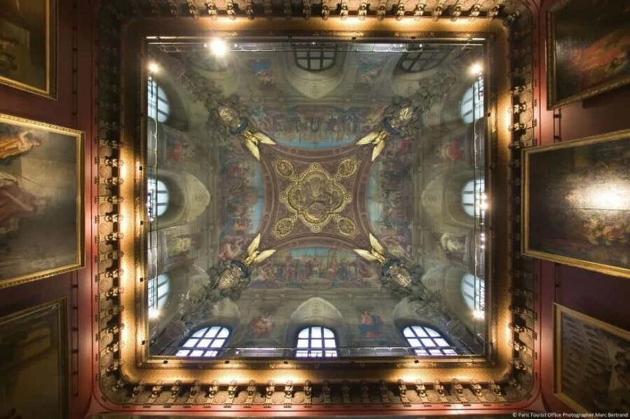 Paris: Louvre Museum Hosted Entry & Masterpieces Audio Guide - Iconic Louvre Highlights Covered in the Audio Guide