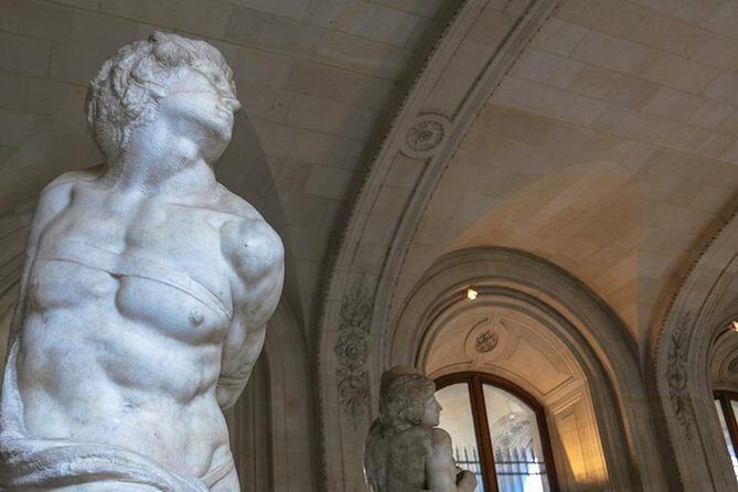 Paris Louvre Museum Must-Sees Guided Tour - Stop 1 inside the Louvre: Mona Lisa, Venus de Milo, and the palace origins