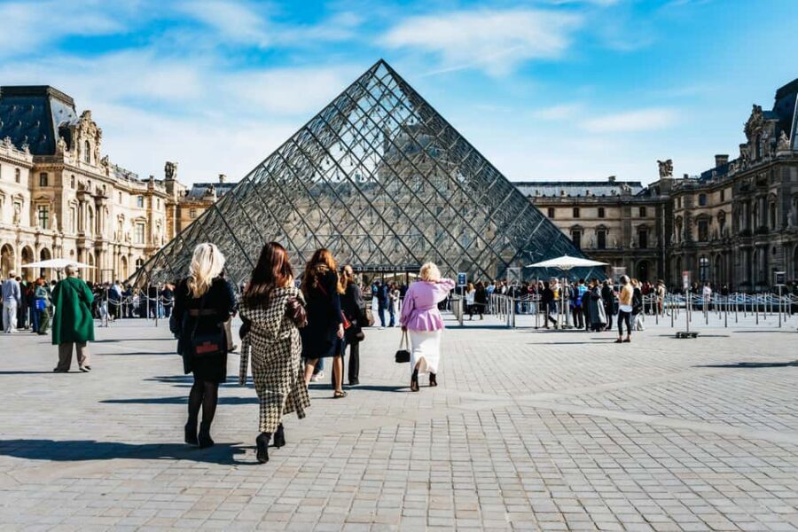 Paris: Louvre Museum Tour Mona Lisa & Iconic Masterpieces - Venus de Milo: The Sculpture That Became a Template for Artists