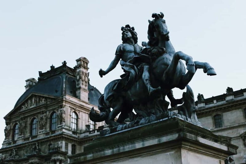 Paris: Louvre Must-See Tour with Reserved Entry Ticket - Break Time and Free Exploration: Your 15 Minutes to Follow Your Own Curiosity