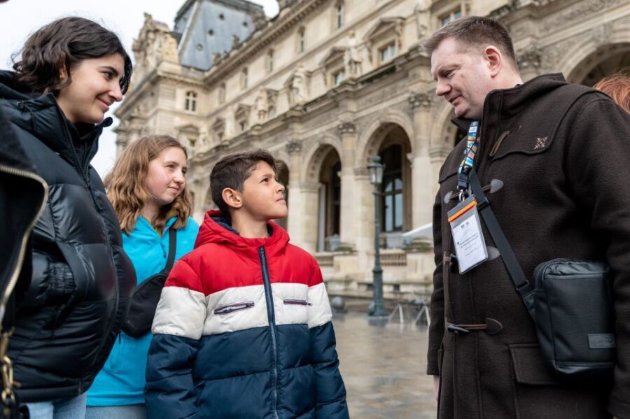Paris: Louvre Private Family Tour for Kids + Reserved Entry - Venus de Milo: Turning a Famous Sculpture Into a Real Story