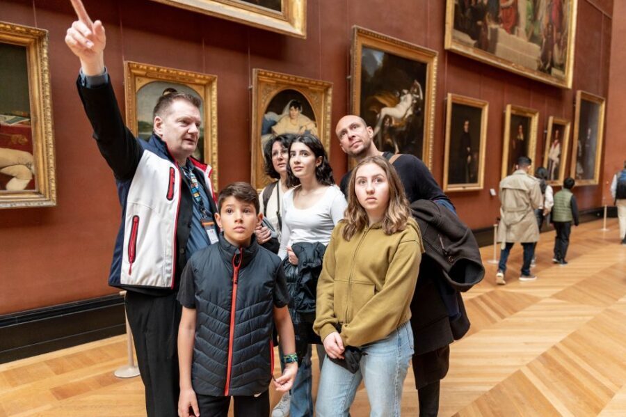 Paris: Louvre Private Family Tour for Kids + Reserved Entry - Winged Victory (Victoire de Samothrace): The Moment Kids Usually React to