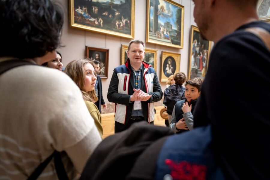 Paris: Louvre Private Family Tour for Kids + Reserved Entry - Languages, Group Size, and Why Those Small Details Matter