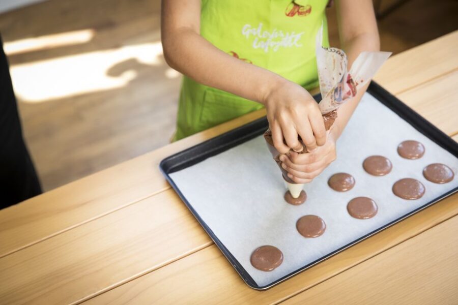Paris: Macaron Class at Galeries Lafayette - Group size and hands-on time: who this fits best