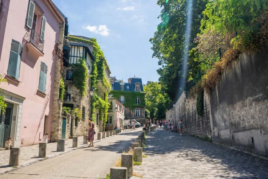 Paris Montmartre: 2-Hour City Tour in German - Moulin de la Galette: shifting from show business to Montmartre atmosphere