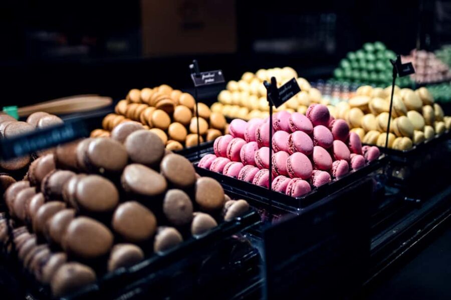 Paris: Montmartre Food Tasting Walking Tour with Secret Dish - The 3-hour route flow: sweets early, savory muscle later