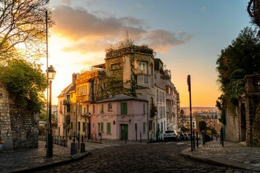 Paris: Montmartre Hidden Gems and Highlights Walking Tour - Montmartre in 90 Minutes: What This Walk Really Covers