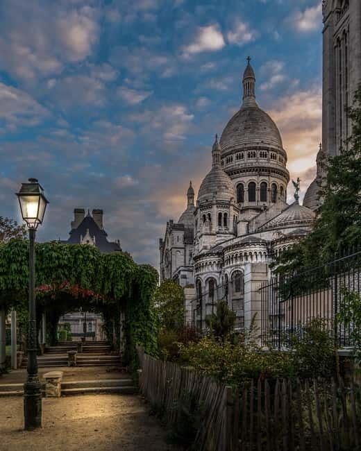 Paris: Montmartre Highlights Walking Tour with a Local Guide - Le Bateau-Lavoir: Where Modern Art Took a Running Start