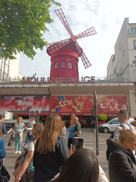 Paris: Montmartre Small Group Guided Walking Tour - Finishing near Moulin Rouge: your last photos and next steps