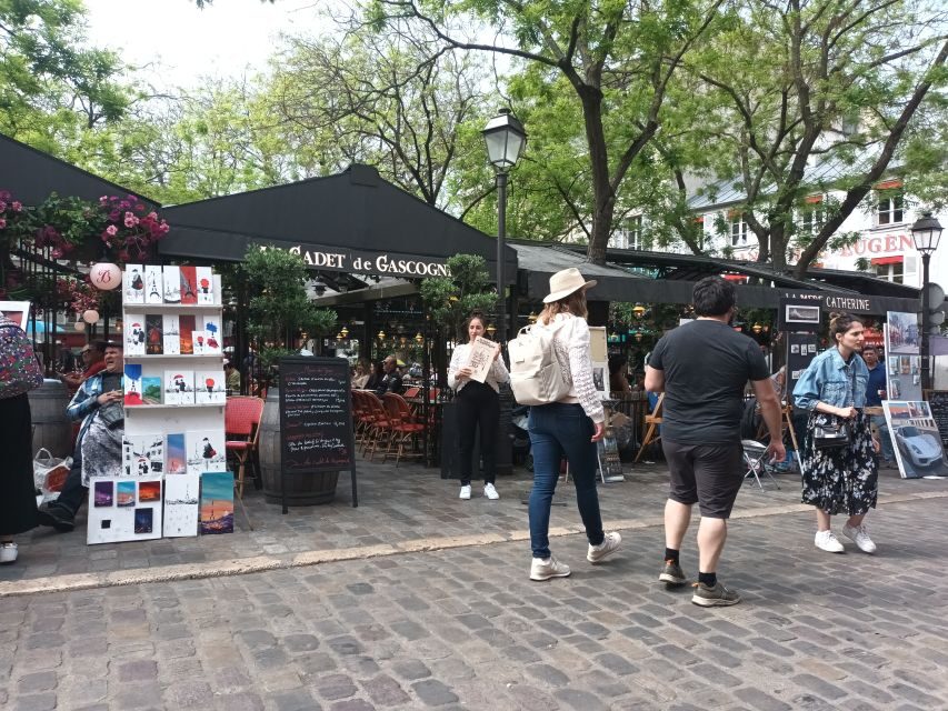 Paris: Montmartre Small Group Guided Walking Tour - Why this Montmartre walk feels calmer than the usual big-group loop