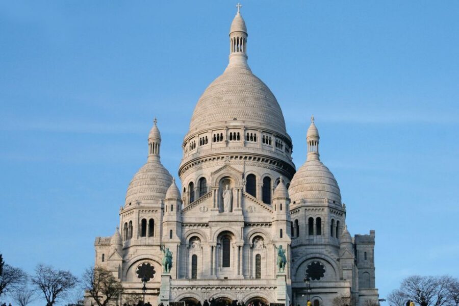 Paris: Montmartre Small Group Guided Walking Tour - Place du Tertre: artists’ square with real context