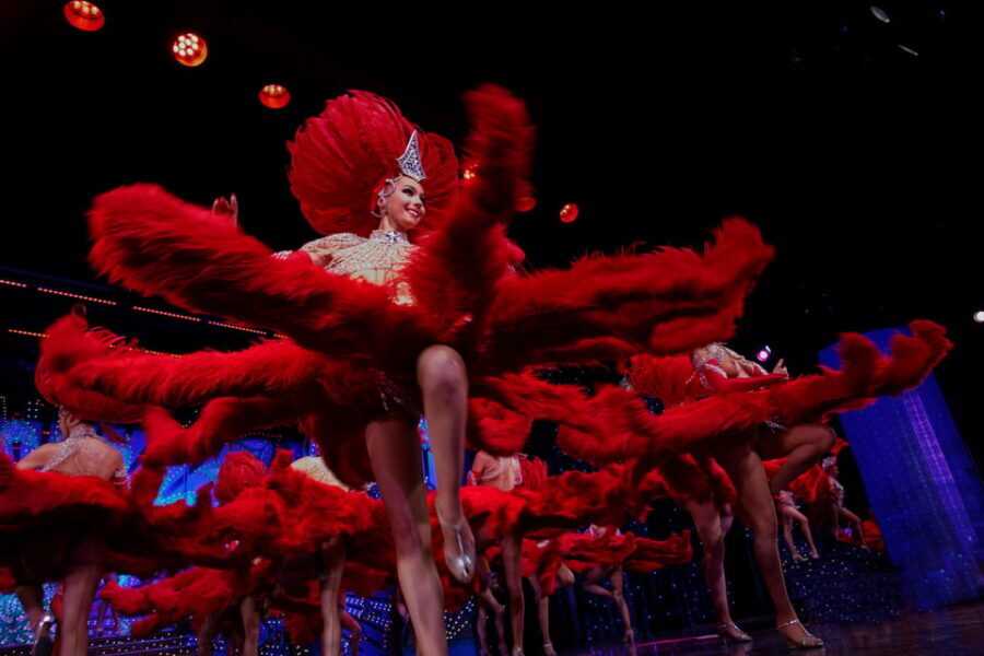 Paris: Moulin Rouge Show with Champagne and Drop-Off Service - Who This Moulin Rouge Package Fits Best