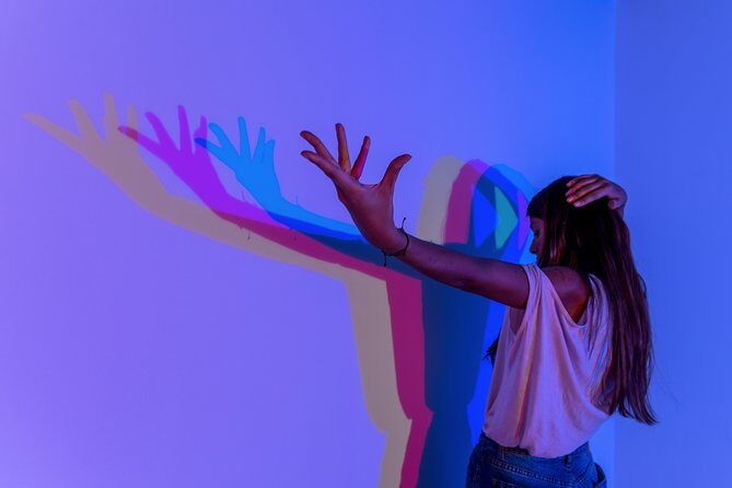 Paris Museum of Illusions Entry Ticket - The Standout Optical Tricks: Vortex, Tilted Room, and the Spinning Tunnel