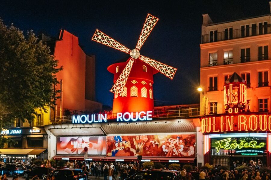 Paris: Night Bus Tour with Audioguide - Stop 5: Eiffel Tower Glittering Moment