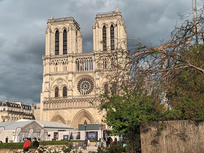 Paris: Notre Dame Exterior Walking Tour with Sainte Chapelle - Place Dauphine and Pont Neuf: Henry IV’s Hand on the Map