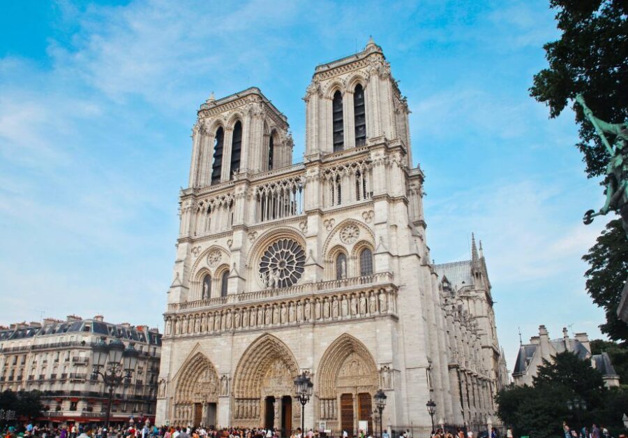 Paris: Notre Dame Exterior Walking Tour with Sainte Chapelle - Conciergerie Option: Another Security Check, Another Time Commitment