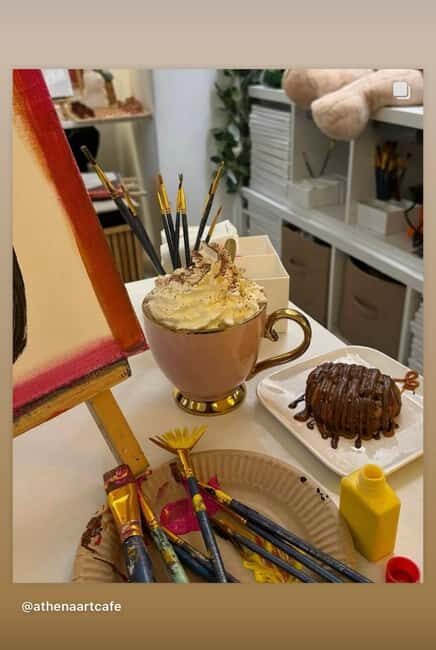 Paris : Painting experience in an art cafe - Athena Art Café Near the Eiffel Tower: Setting the Tone