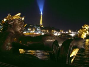 Paris: Panoramic Night Tour with Audio Guide and Host - Audio Guide Reality Check: Earphones, Language Options, and How to Use Them