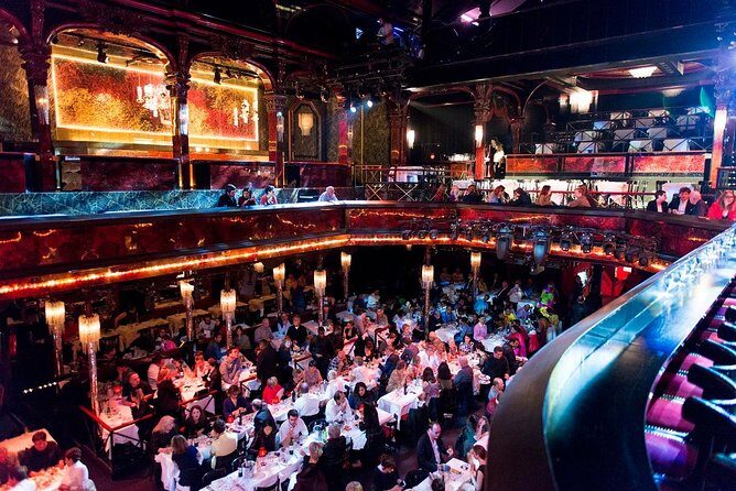 Paris Paradis Latin Cabaret Show with Champagne - Kamel Ouali and the show’s rhythm: what 1h45 usually feels like
