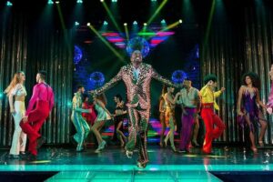 Paris Paradis Latin Cabaret Show with Champagne - Champagne and drink rules: what you actually get