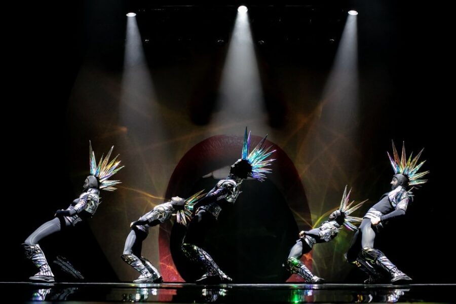 Paris: Paradis Latin Cabaret Show with Optional Champagne - FAQ