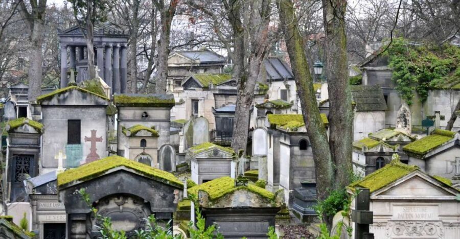 Paris: Pere Lachaise Cemetery Guided Tour - Meeting at Rue des Rondeaux and getting oriented fast