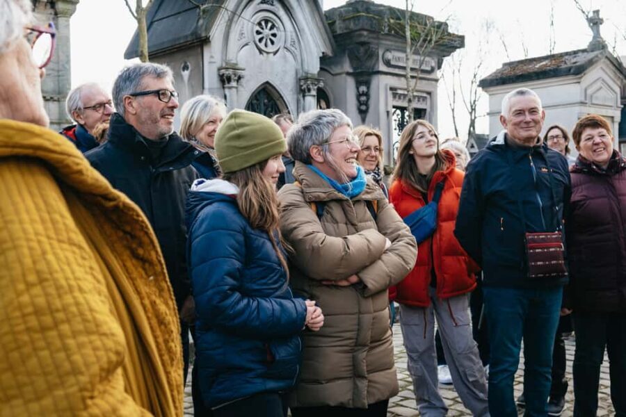 Paris: Pere Lachaise Cemetery Guided Tour - Oscar Wilde, Jim Morrison, and Edith Piaf: your celebrity anchor stops