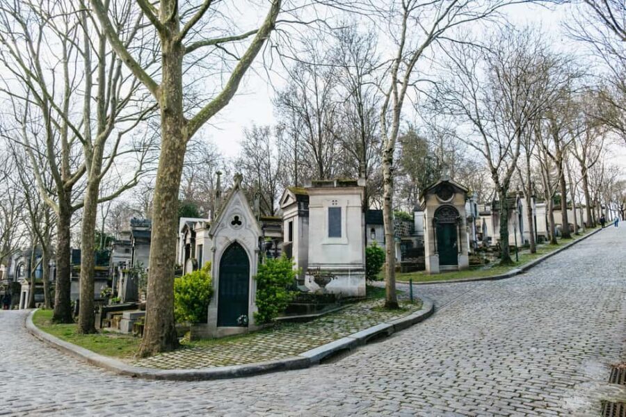 Paris: Pere Lachaise Cemetery Guided Tour - Héloïse and Abélard: funerary art you’ll want to linger at
