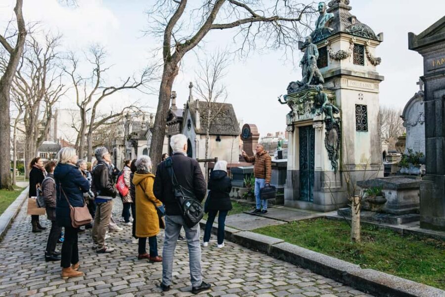 Paris: Pere Lachaise Cemetery Guided Tour - Why the guide’s humor and pacing matter in a maze