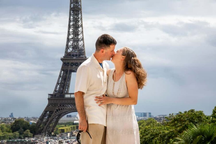 Paris: Photoshoot Around Eiffel Tower with 55 Edited Photos - Who This Photoshoot Fits Best in Real Life