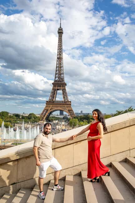 Paris: Photoshoot Around Eiffel Tower with 55 Edited Photos - Weather and Timing: How a Pro Handles Cold, Rain, and Crowds