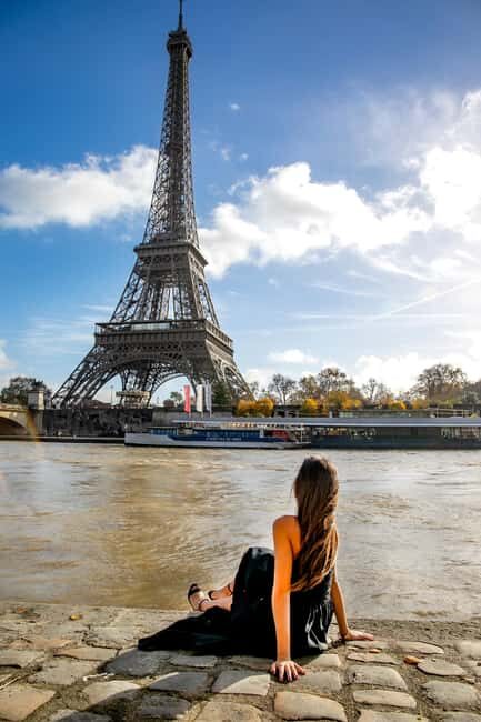 Paris: Photoshoot Around Eiffel Tower with 55 Edited Photos - The 1-Hour Session Around the Eiffel Tower (With Real Time to Adjust)