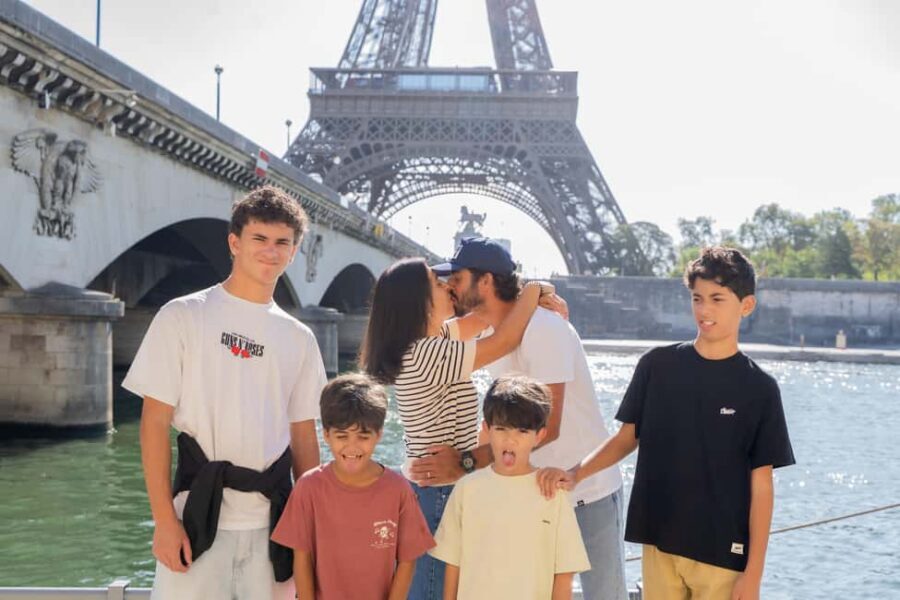 Paris: Premium Photoshoot with Iconic Eiffel Tower Views - Where the shoot really starts: Pont de Bir Hakeim views