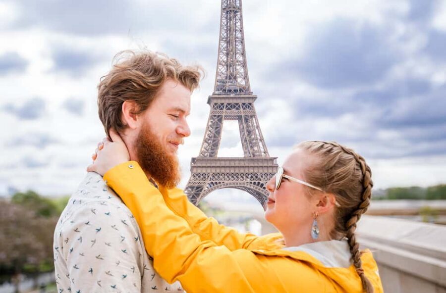 Paris: Premium Photoshoot with Iconic Eiffel Tower Views - Session length: 15 minutes for quick wins, longer for variety