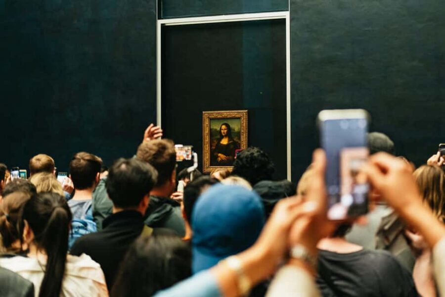 Paris: Priority Access Louvre with Host -Direct to Mona Lisa - Meeting at the Carrousel Arch: where your host is easy to spot