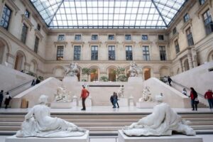 Paris: Priority Access Louvre with Host -Direct to Mona Lisa - Priority access inside the Louvre: how you really save time