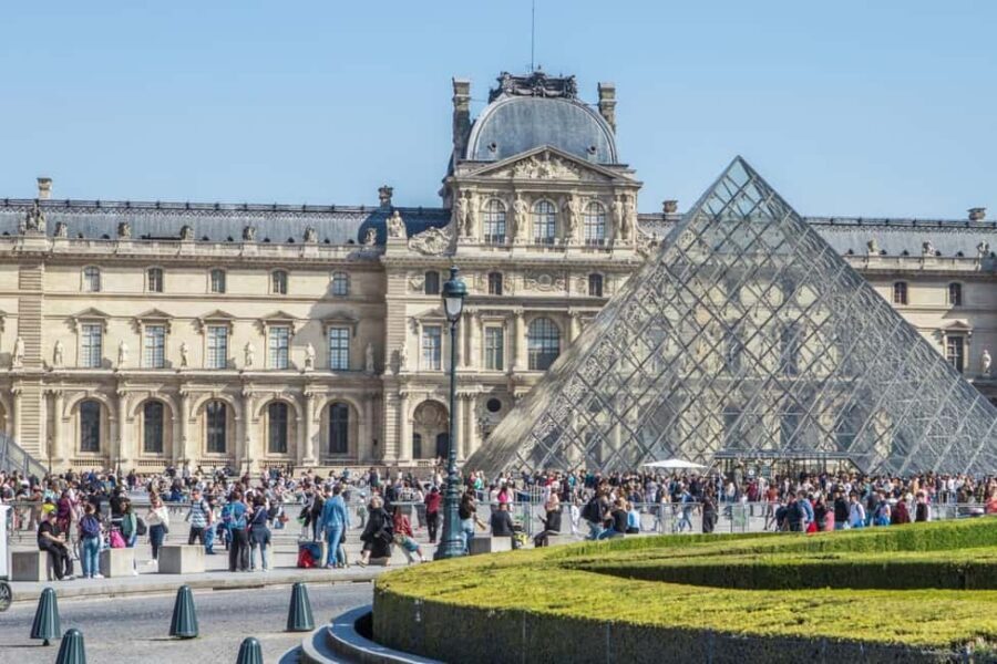 Paris: Priority Access Louvre with Host -Direct to Mona Lisa - Your self-paced Louvre time with an audio guide app