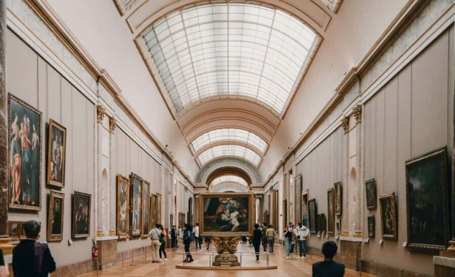 Paris: Priority Access Louvre with Host -Direct to Mona Lisa - Languages and host support: what you’ll get from your greeter