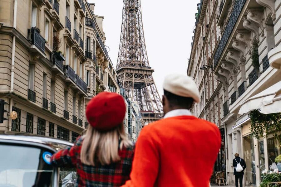 Paris: Private Guided City Tour in a Traction Avant or DS 21 - Arc de Triomphe and Eiffel Tower: the photo-stops that save time