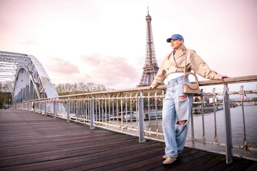 Paris: Private Photoshoot Near the Eiffel Tower - Photo Editing and Delivery: 30 Images, Fast Turnaround