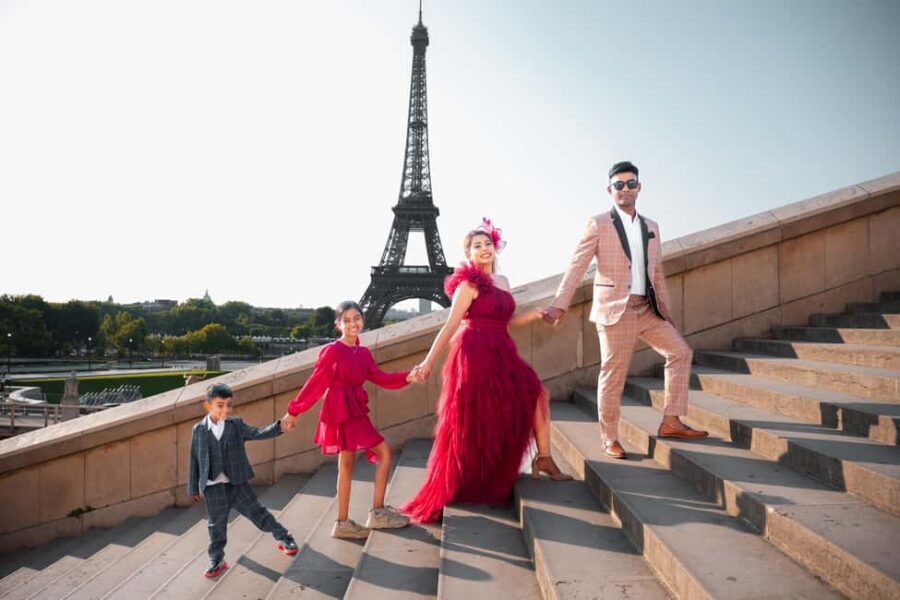Paris: Private Photoshoot Near the Eiffel Tower - Where You Meet: Near the Eiffel Tower