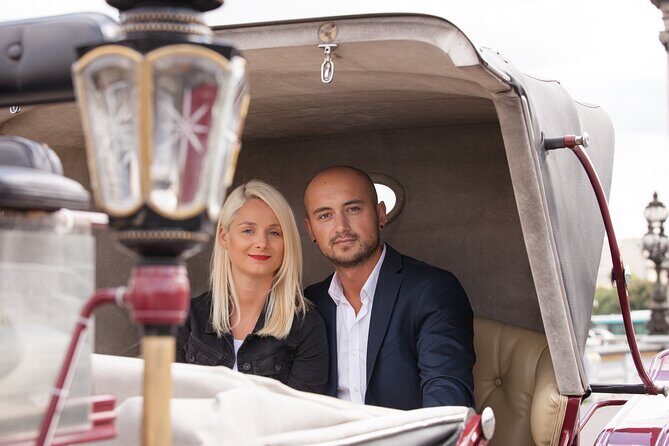 Paris Private Romantic Horse & Carriage Ride - The Eiffel Tower meeting point: your 5-minute strategy