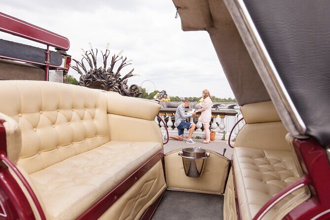 Paris Private Romantic Horse & Carriage Ride - Start by the Eiffel Tower, then roll into Paris classics