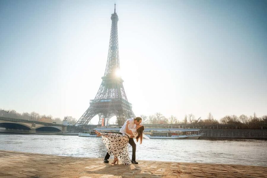 Paris: Professional Photoshoot with the Eiffel Tower - Who This Fits Best in Paris