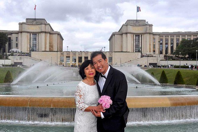Paris Renew Your Wedding Vows Experience with Professional Photographer - Meeting at the Eiffel Tower: Entrance 2, Left Side, and Getting Ready to Win
