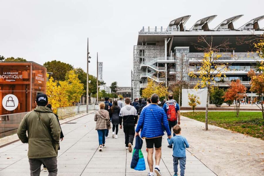 Paris: Roland-Garros Stadium Guided Backstage Tour - Guide quality, languages, and hearing the details