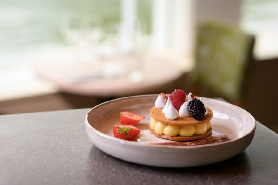 Paris: Romantic Cruise with 3-course Dinner on Seine River - Key Things I’d Prioritize