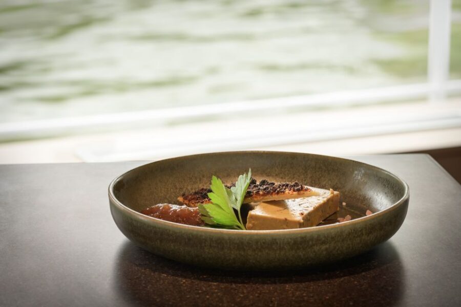 Paris: Romantic Cruise with 3-course Dinner on Seine River - Service and Atmosphere: Why It Feels Romantic (Not Stuffy)